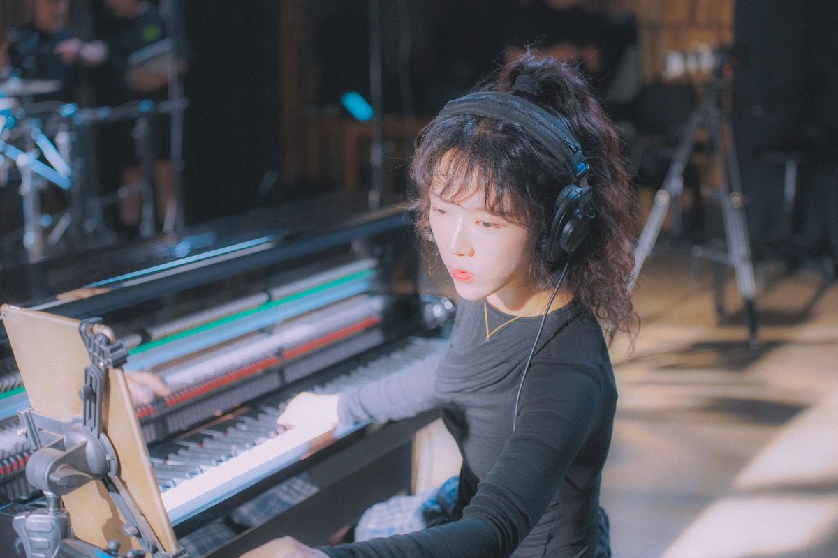 Jo Jelly at the piano during a recording session