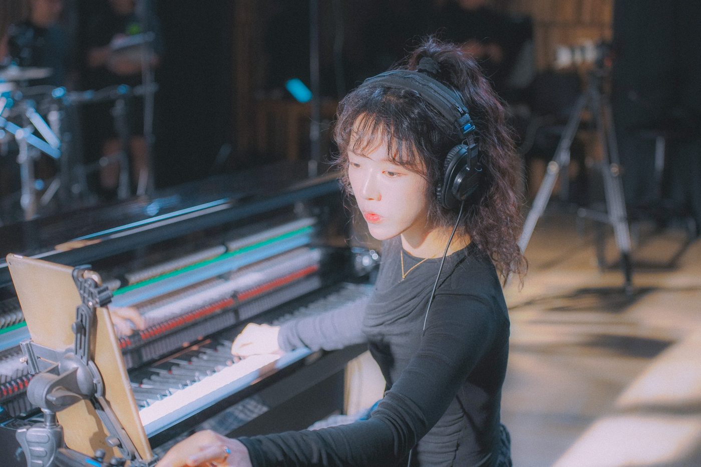 Jo Jelly at the piano